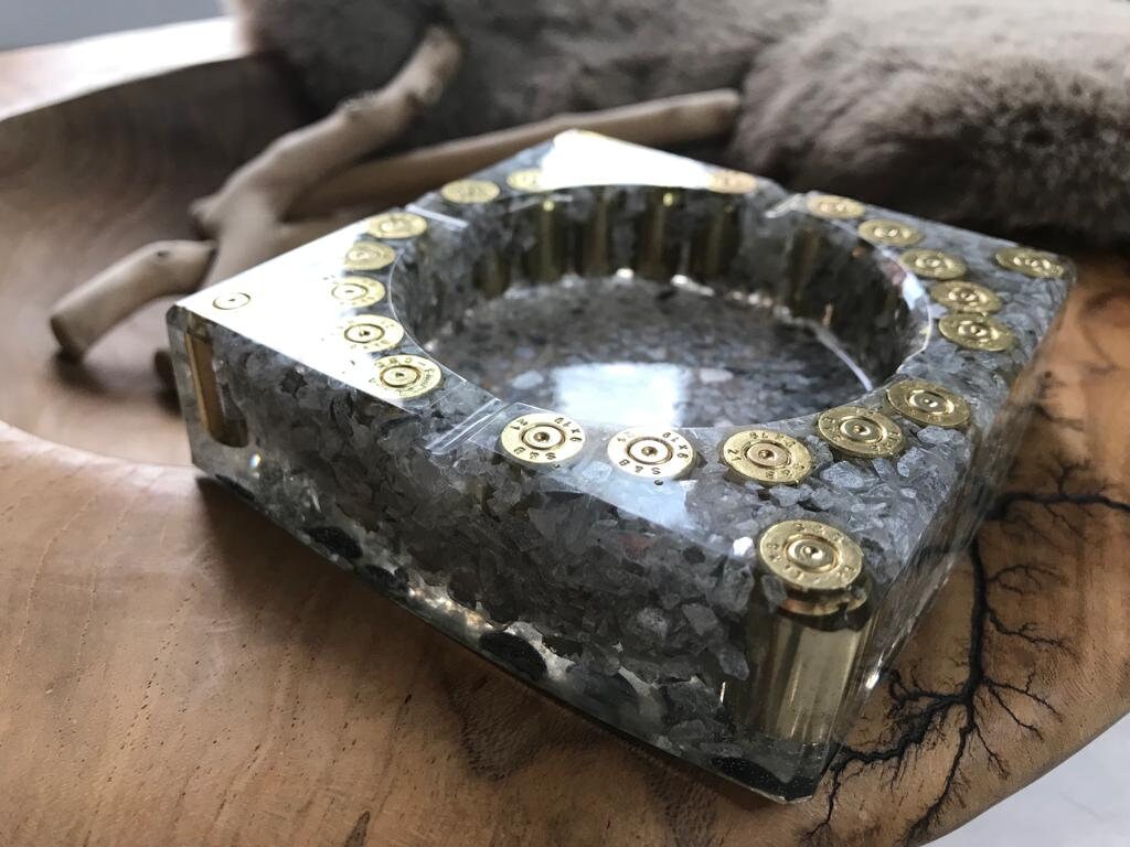 Aschenbecher aus Resin mit Patronenhülsen