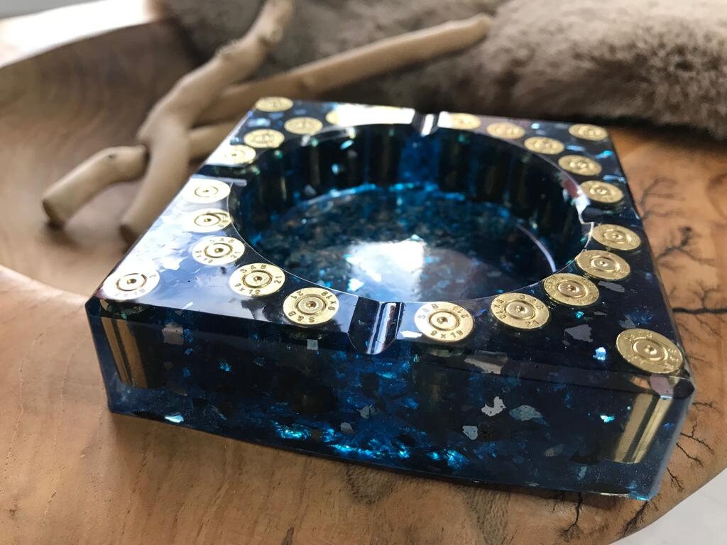 Aschenbecher aus Resin mit Patronenhülsen