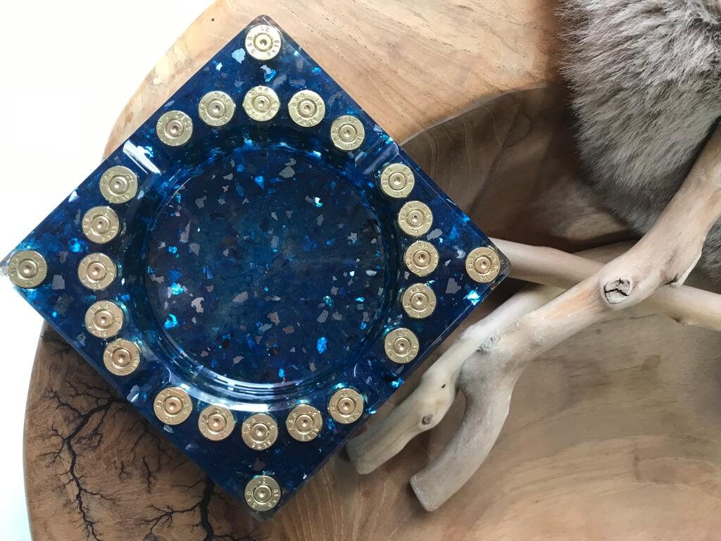 Aschenbecher aus Resin mit Patronenhülsen