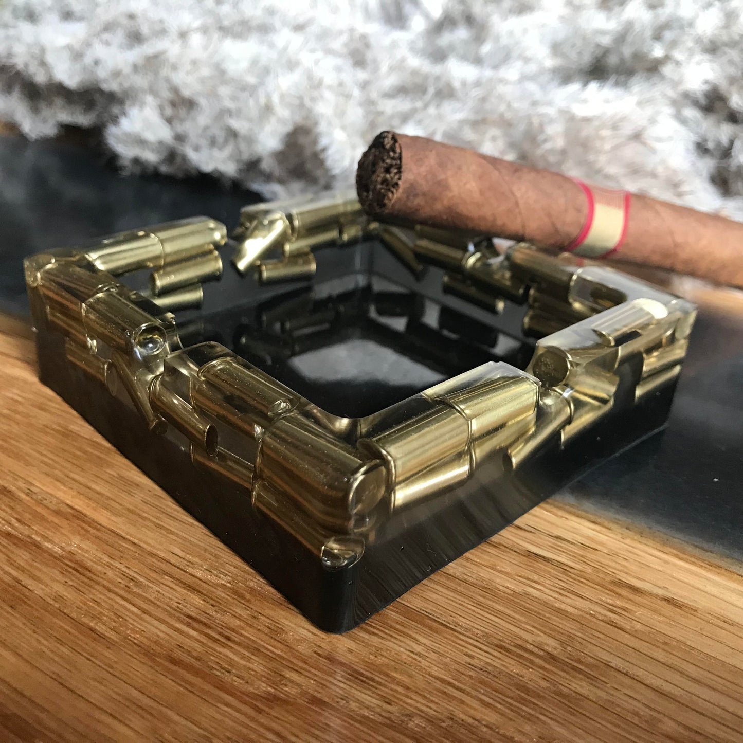 ELEGANT Resin ashtray with cartridge cases
