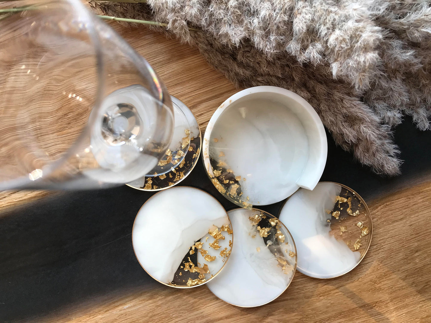 Coaster set / with 4 coasters / home / epoxy / decoration / coaster / resin / white / gold / party / balcony / terrace / bar / decoration