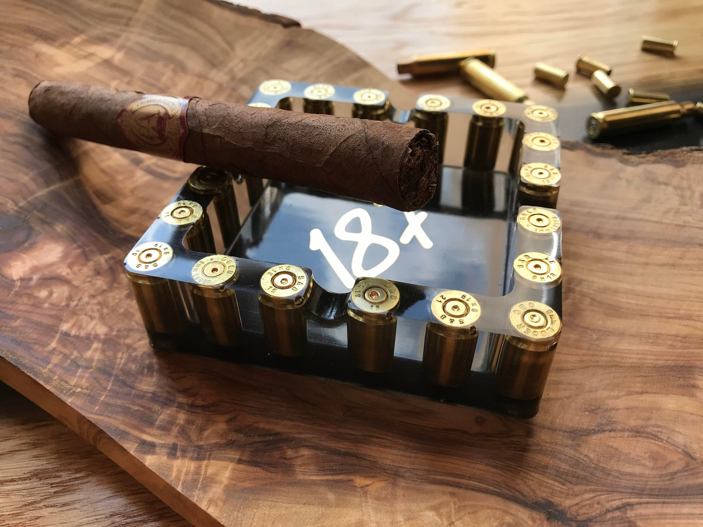 Aschenbecher aus Epoxidharz 187 Männer Geschenk Geschänk zum Vatertag Jäger Soldier Army Military Bundeswehr Ammo Bullet Resin Shotgun Patronen Terasse