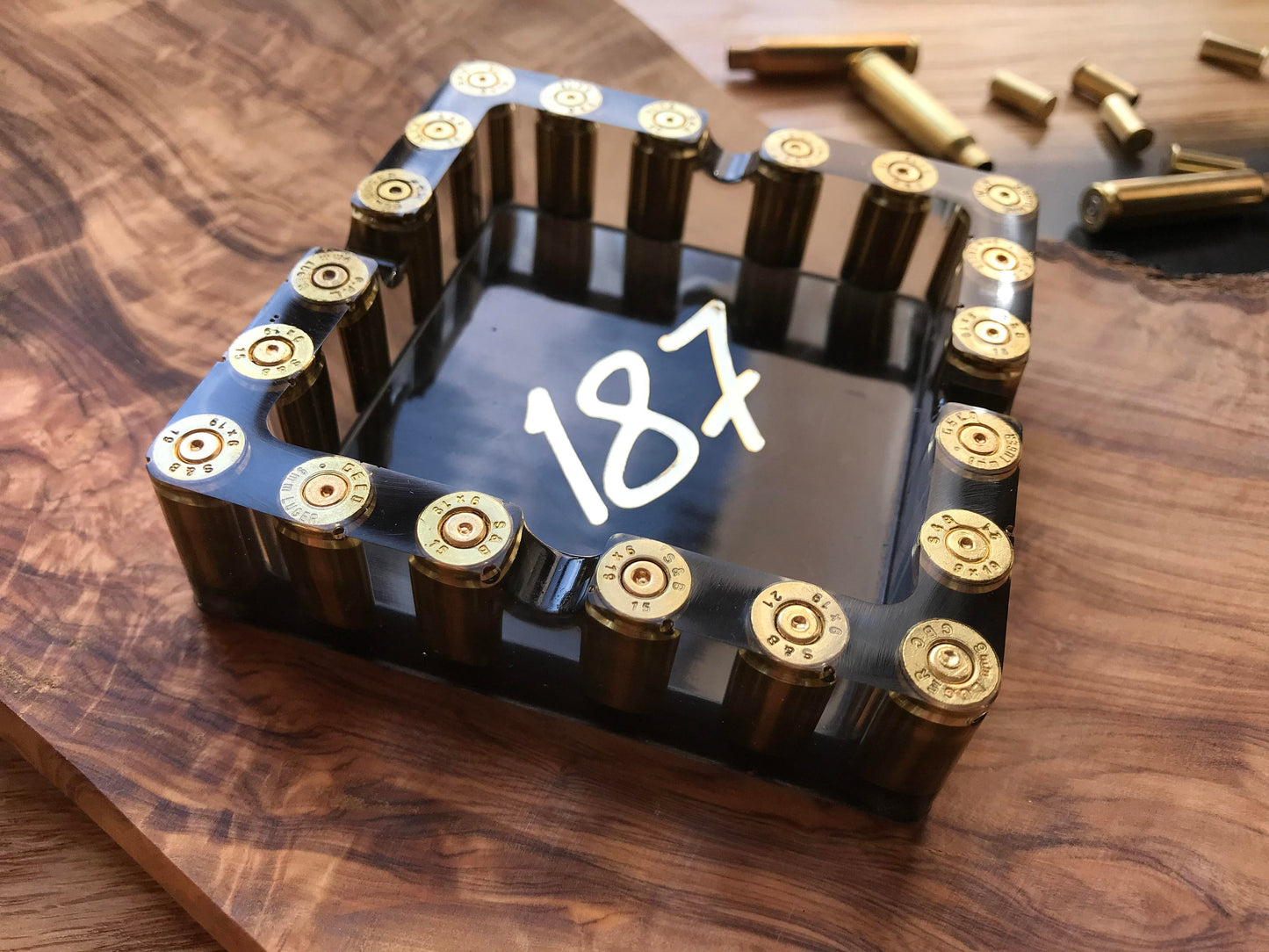Aschenbecher aus Epoxidharz 187 Männer Geschenk Geschänk zum Vatertag Jäger Soldier Army Military Bundeswehr Ammo Bullet Resin Shotgun Patronen Terasse