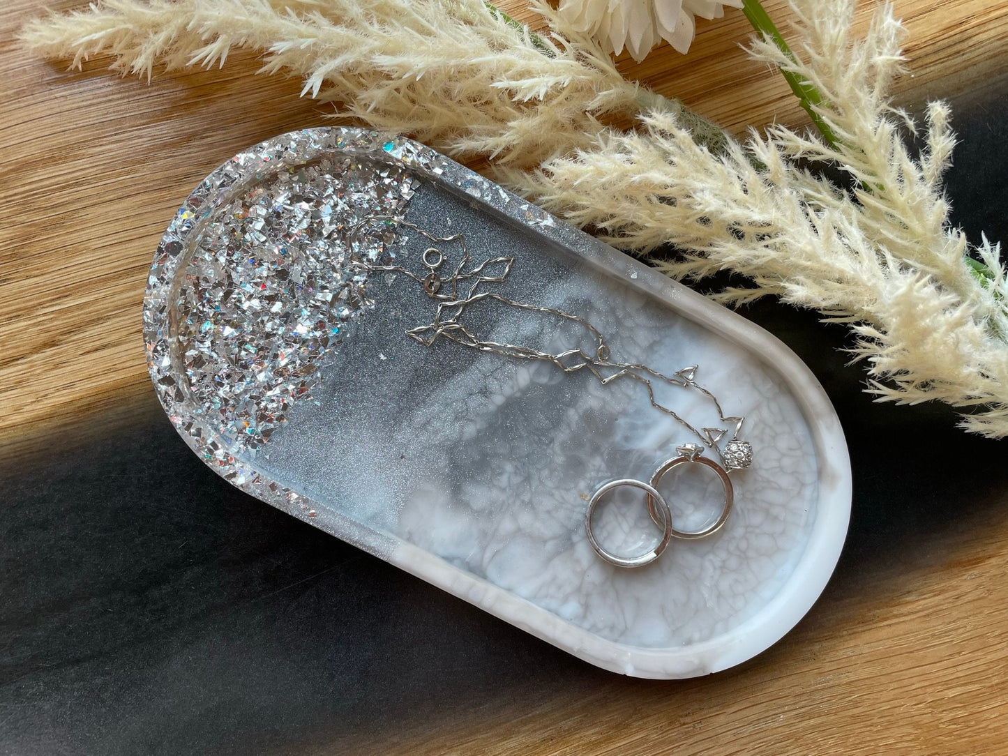 Schmuckschale / Tray aus Epoxidharz - in Grau-Silber Marmorlook mit Glitzer