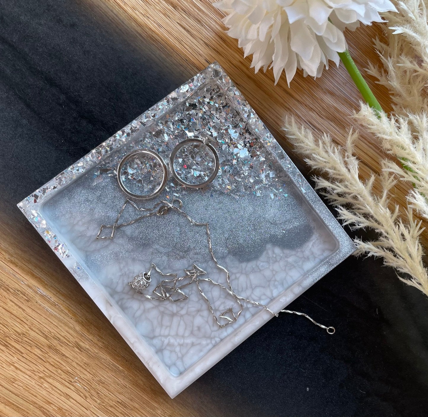 Schmuckschale / Tray aus Epoxidharz in Silber- Grau Marmoroptik mit Glitzern