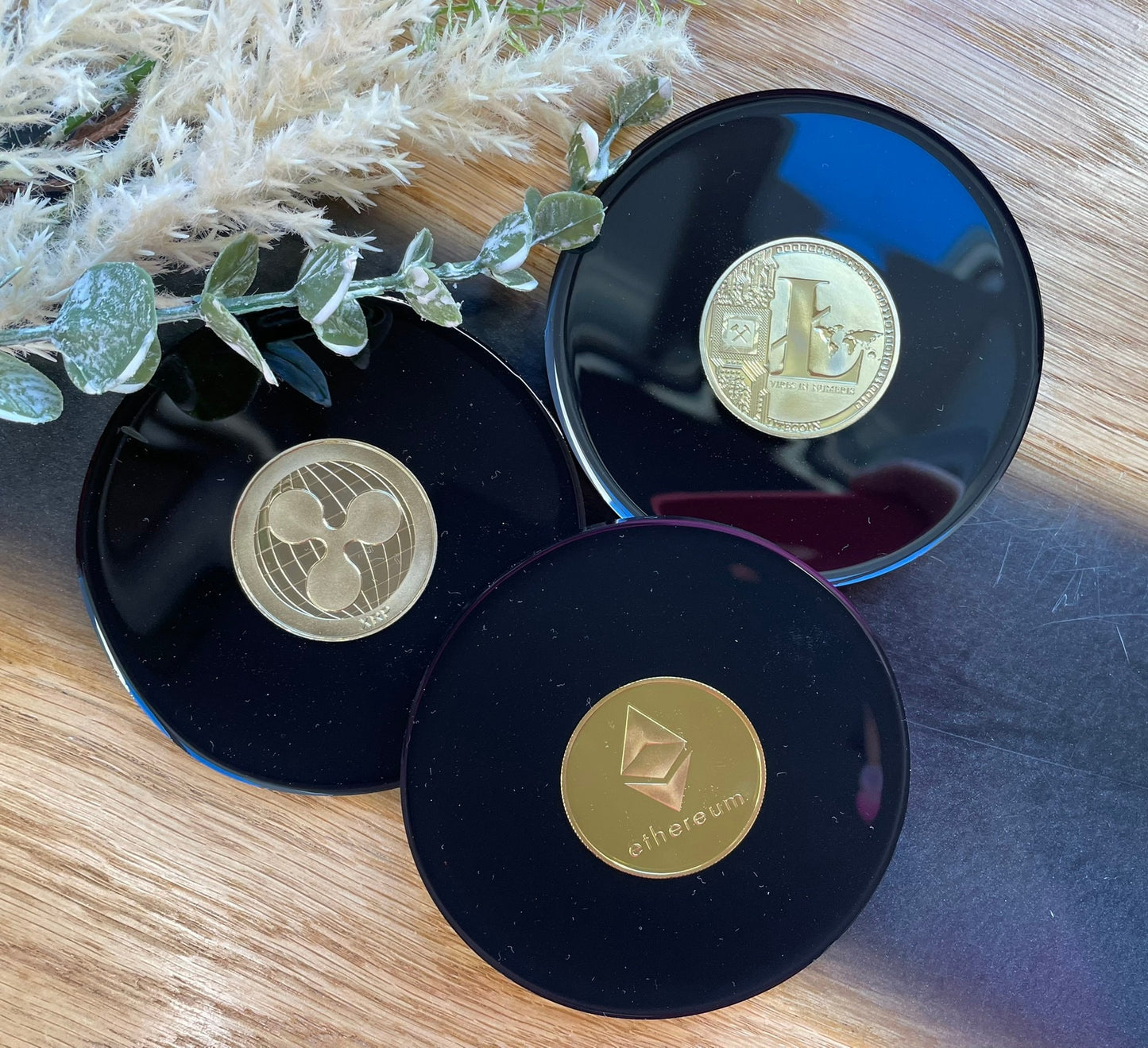 ETH-LTC-XRP Untersetzer aus Resin-Stocks-Resin-Krypto-Money-Home-Coaster-Forex-Bar-Crypto-Trading-Kurs-Börse-Resin-Dollar-Bulle-Geschenk