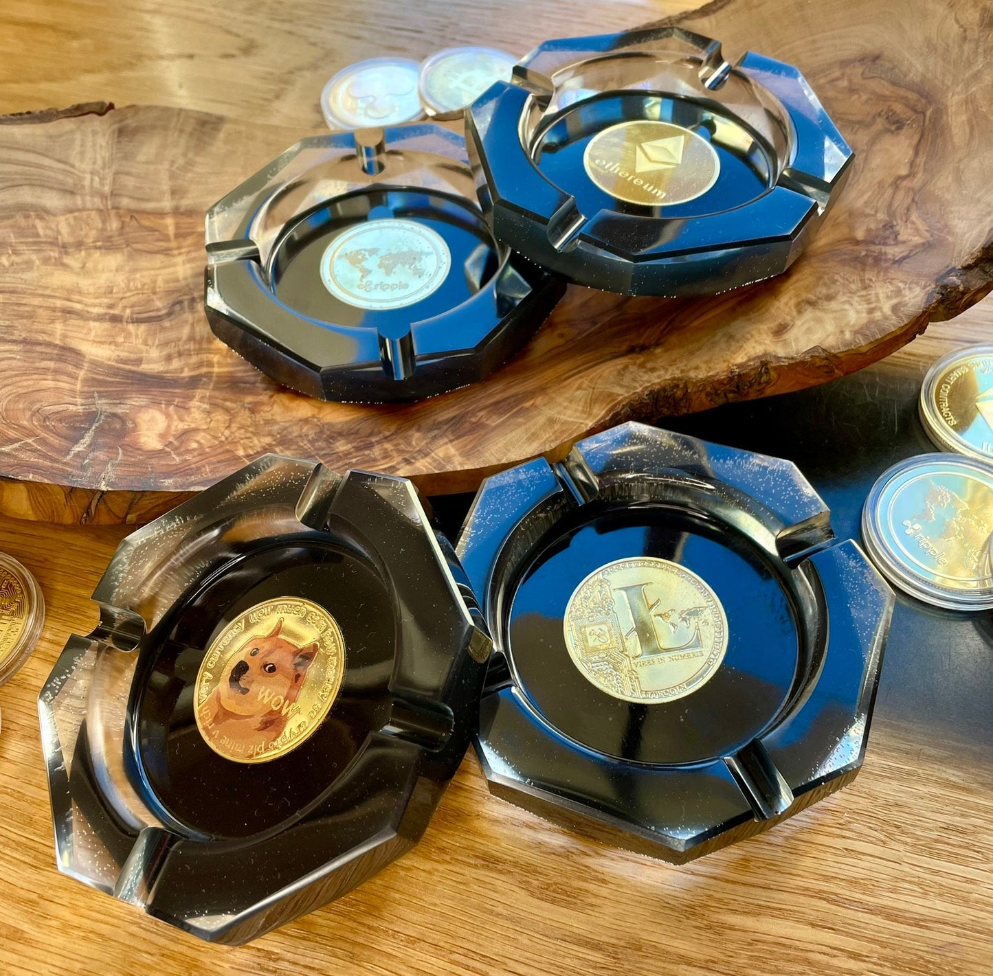 ETH-LTC-XRP-Shiba Aschenbescher aus Resin-Stocks-Epoxid-Krypto-Money-Home-Coaster-Forex-Bar-Crypto-Trading-Kurs-Börse-Resin-Dollar-Bullet