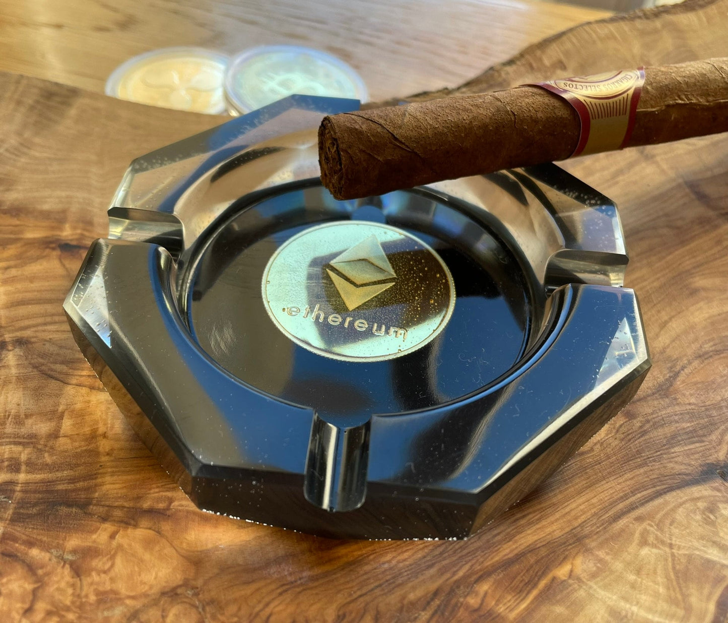 ETH-LTC-XRP-Shiba Aschenbescher aus Resin-Stocks-Epoxid-Krypto-Money-Home-Coaster-Forex-Bar-Crypto-Trading-Kurs-Börse-Resin-Dollar-Bullet
