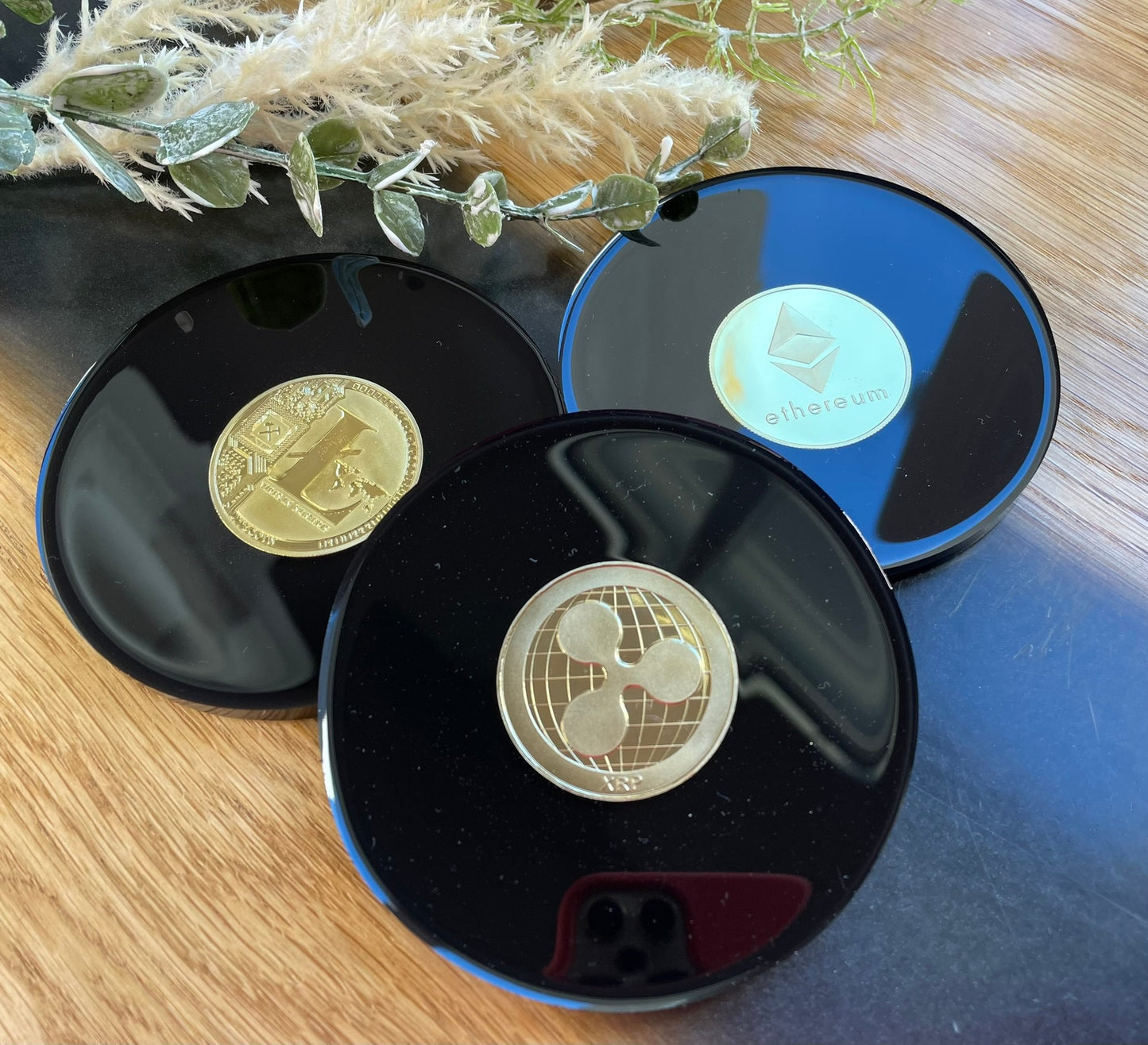 ETH-LTC-XRP Untersetzer aus Resin-Stocks-Resin-Krypto-Money-Home-Coaster-Forex-Bar-Crypto-Trading-Kurs-Börse-Resin-Dollar-Bulle-Geschenk