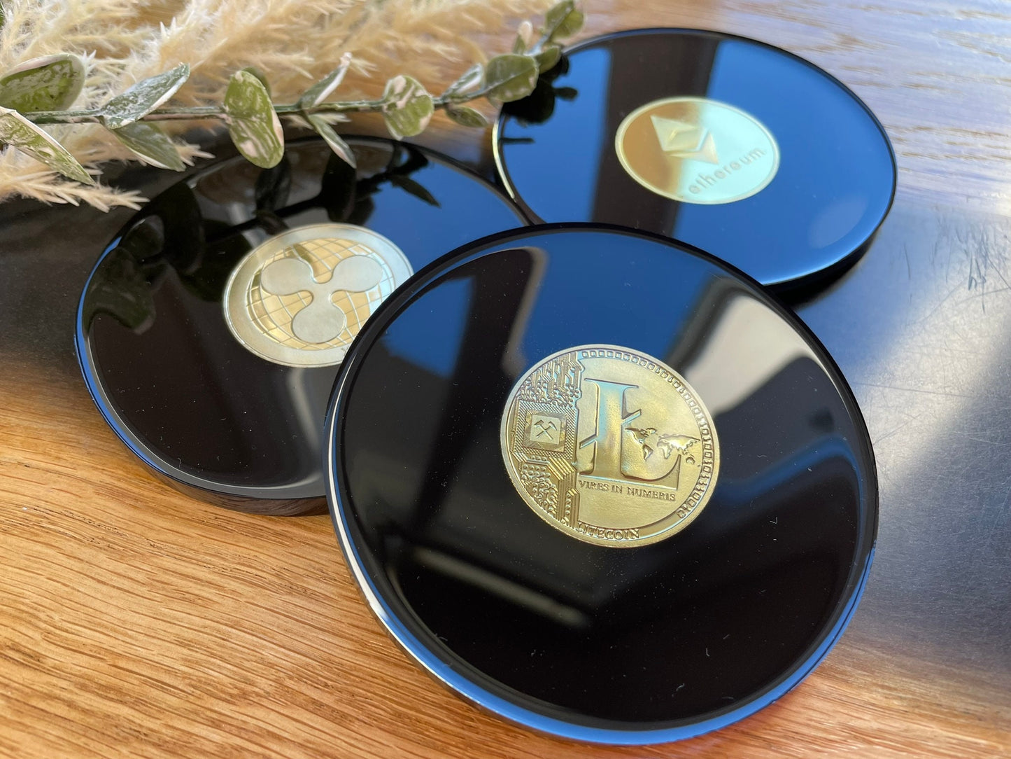 ETH-LTC-XRP Untersetzer aus Resin-Stocks-Resin-Krypto-Money-Home-Coaster-Forex-Bar-Crypto-Trading-Kurs-Börse-Resin-Dollar-Bulle-Geschenk