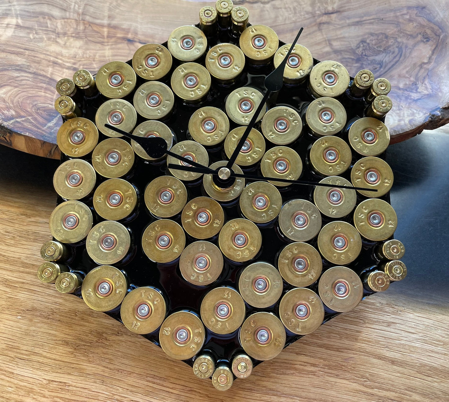 Wanduhr aus Resin Fathers Day Men Gift Hunter Soldier Army Military Bundeswehr Ammo Bullet Resin Shotgun Cartridge Party Bar