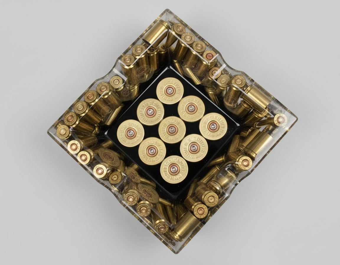 Epoxidharz Aschenbecher aus recycelten Messing-Hülsen - in Transparent-Schwarz - Ansicht von oben. 