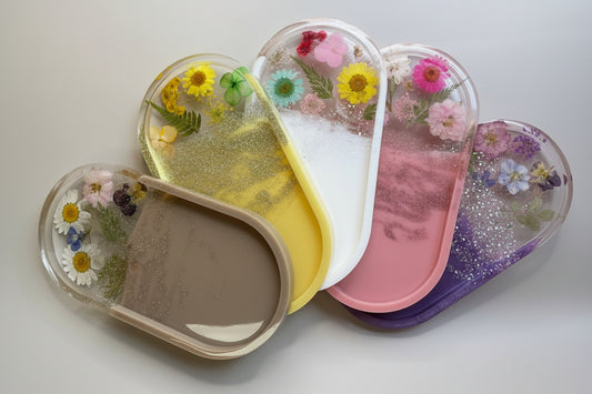 Ovale Schmuckschale mit Echten Blüten – Handgefertigtes Epoxidharz-Unikat