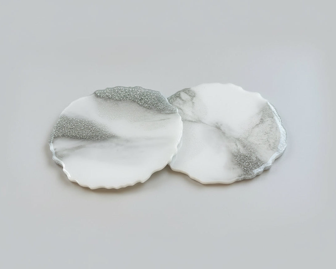 Marmor-Glitzer Untersetzer Set mit 2 Untersetzer in Weiß-Silber
