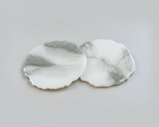 Marmor-Glitzer Untersetzer Set mit 2 Untersetzer in Weiß-Silber