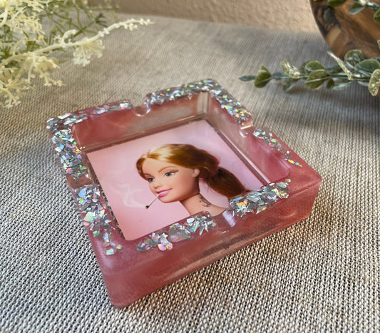Resin Aschenbecher Barbie Edition