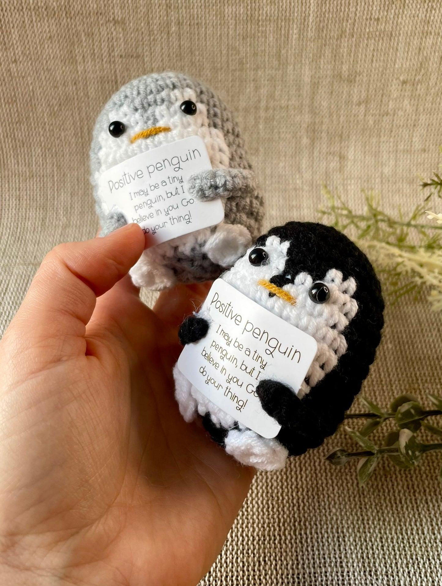 Gehäkelter Pinguin | Pocket Penguin | Motivationsgeschenk | Grau & Schwarz