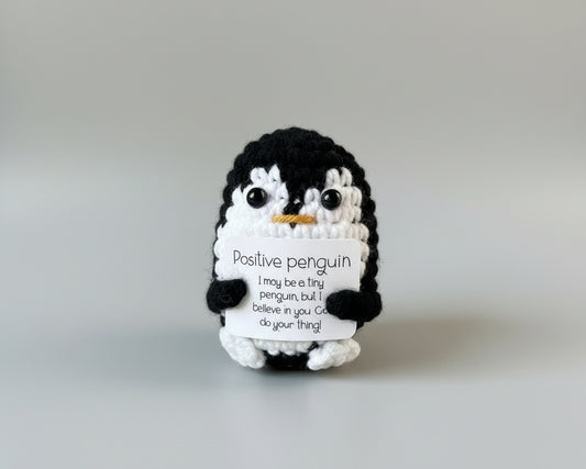 Schwarze gehäkelte Positive Pinguin von vorne