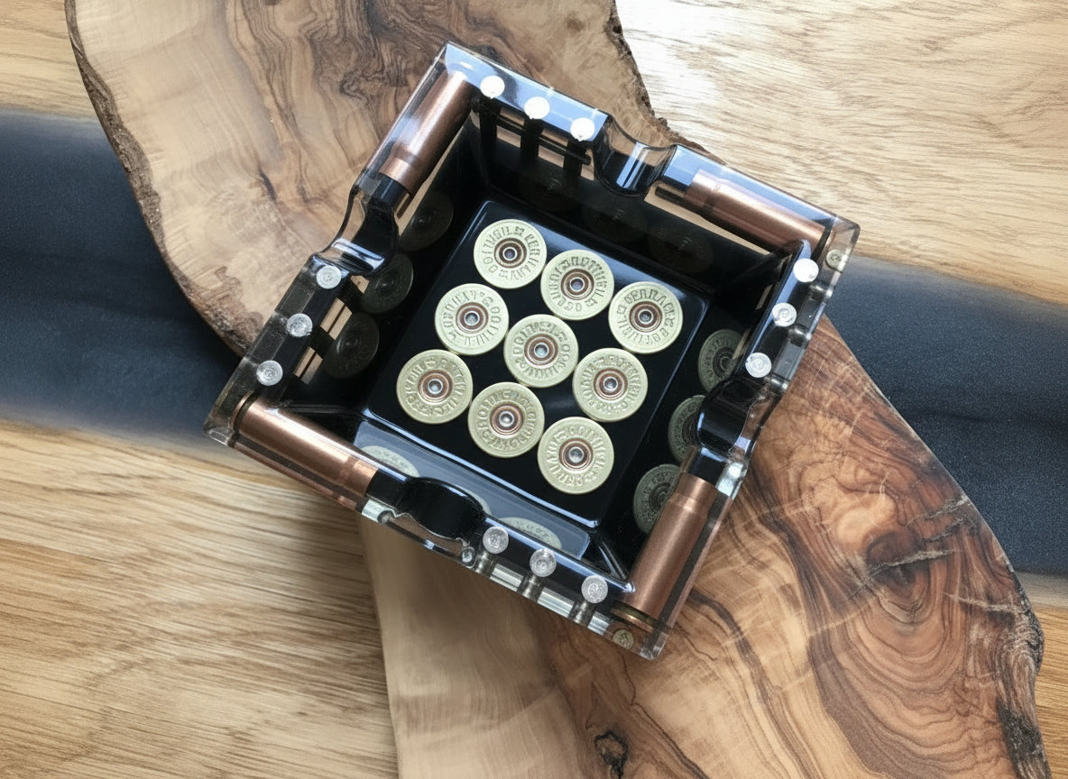 Einzigartiger Aschenbecher aus Epoxidharz mit Recyceltem Messing . Ansicht von oben