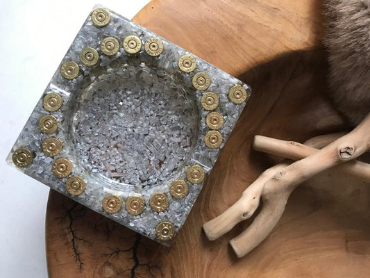 Aschenbecher aus Resin mit Patronenhülsen