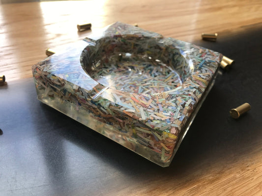 BANK Aschenbecher aus Resin mit echten geschredderten Geldscheinen-Geld-Geschenk-Geschenk für Freund-Money-Garten-Partyzubehör-Bar-Tischdeko