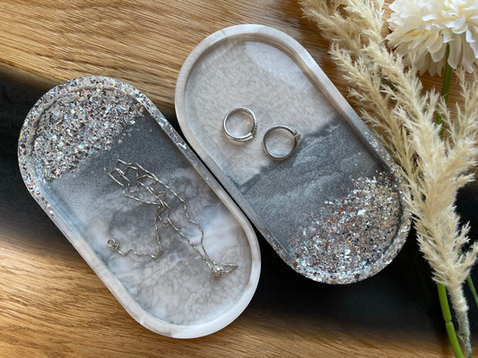 Schmuckschale / Tray aus Epoxidharz - in Grau-Silber Marmorlook mit Glitzer